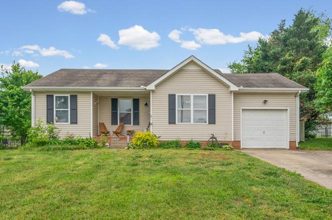 3220 N Senseney Cir, Clarksville, TN