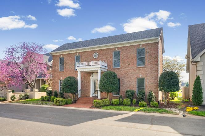 358 Peartree Dr, Clarksville, TN