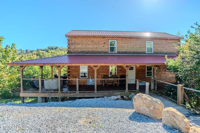 567 Edgewood Dr, Gatlinburg, TN