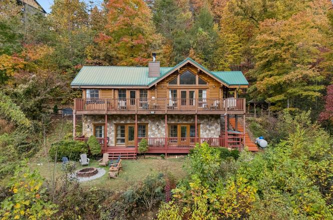 630 Big Bear Ridge Rd, Gatlinburg, TN