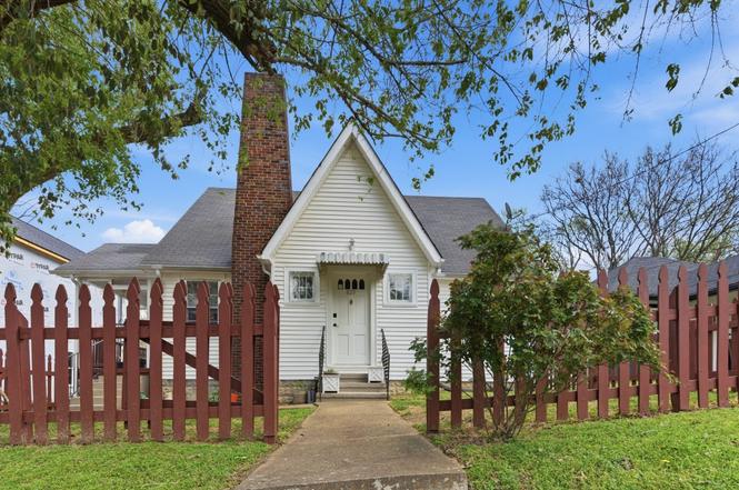 825 Gracey Ave, Clarksville, TN