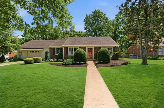 5621 Knob Rd, Nashville, TN