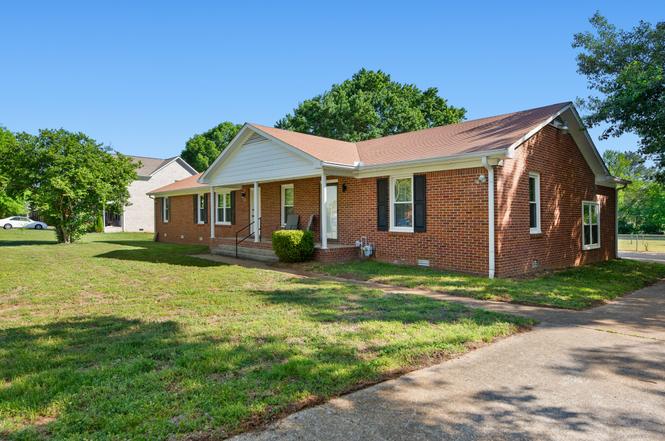 704 Redwood Cir, Columbia, TN