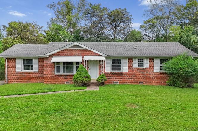 1347 Gibson Dr, Clarksville, TN