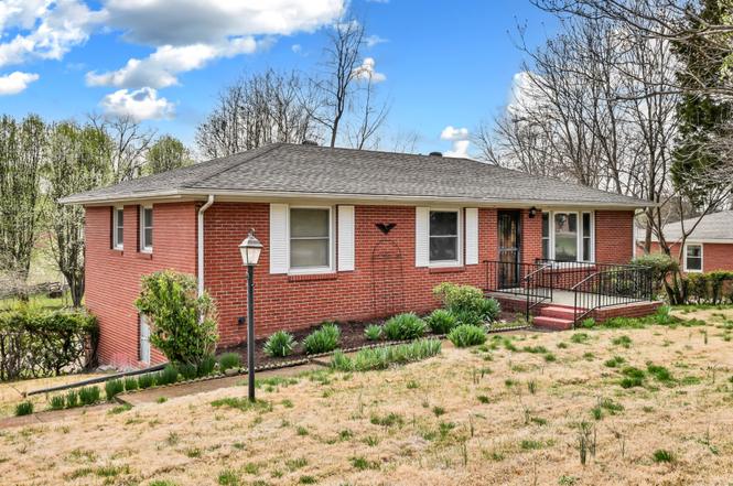 126 Lexington Dr, Clarksville, TN