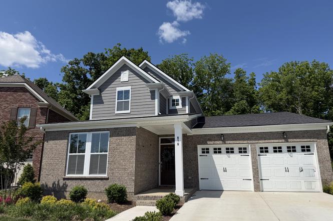 878 Nightingale Ave, Hendersonville, TN