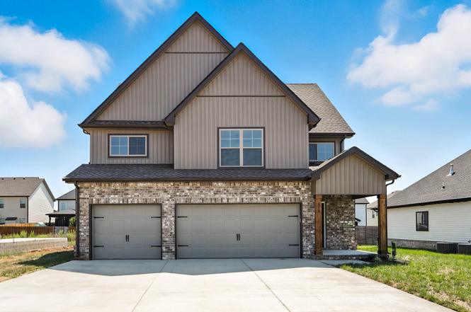 618 Woodrush Dr, Clarksville, TN