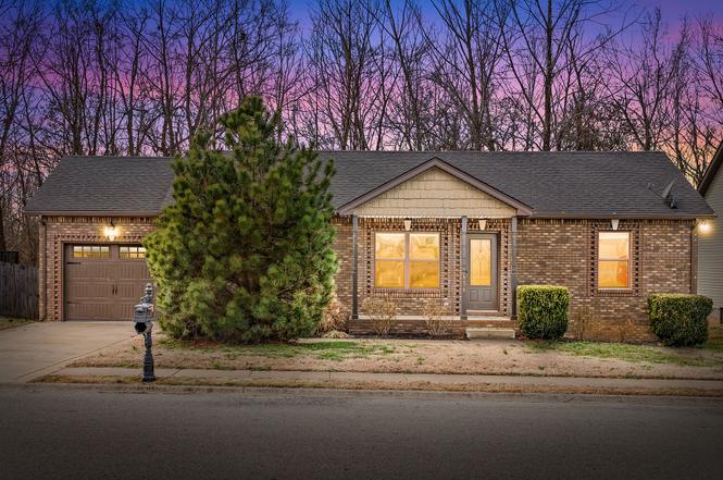 656 Deer Ridge Dr, Clarksville, TN