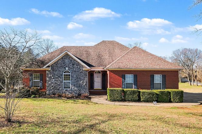 1238 Sam Johnson Rd, Columbia, TN