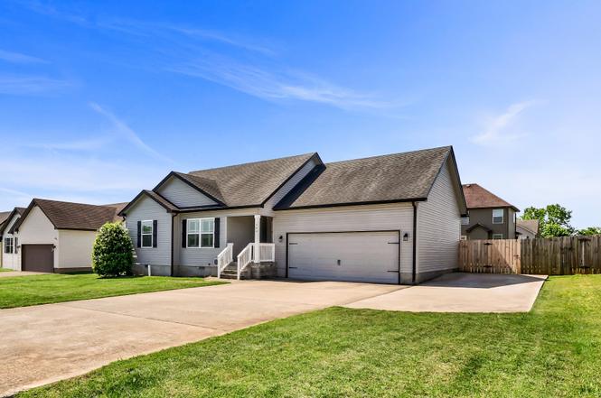 584 Tracy Ln, Clarksville, TN
