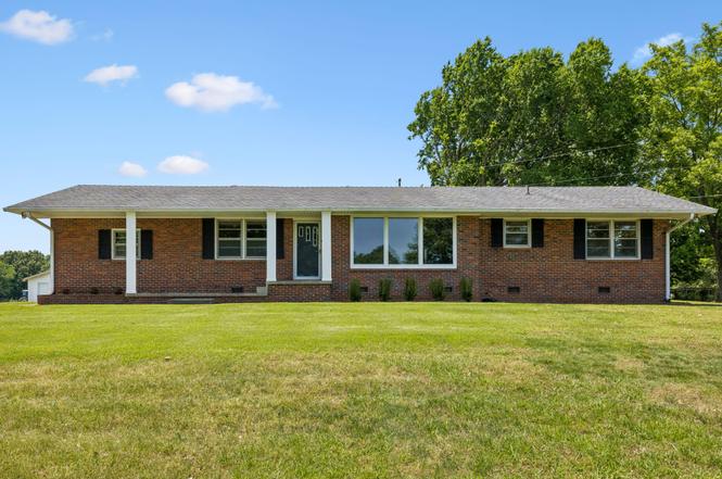 2586 Highway 48, Clarksville, TN