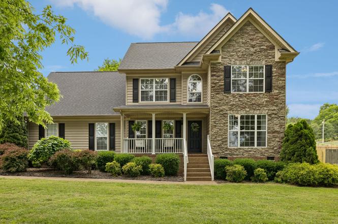 1399 Standing Stone Cir, Columbia, TN