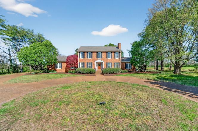 1553 N Main St, Mount Pleasant, TN