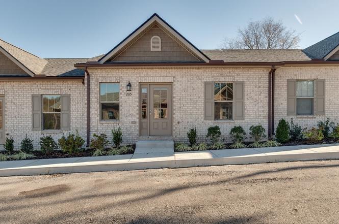 205 Bancroft Ml, Columbia, TN