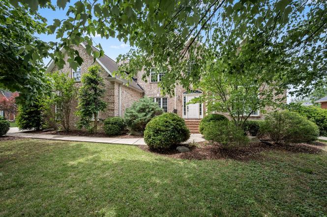 3035 Twisted Oak Dr, Murfreesboro, TN