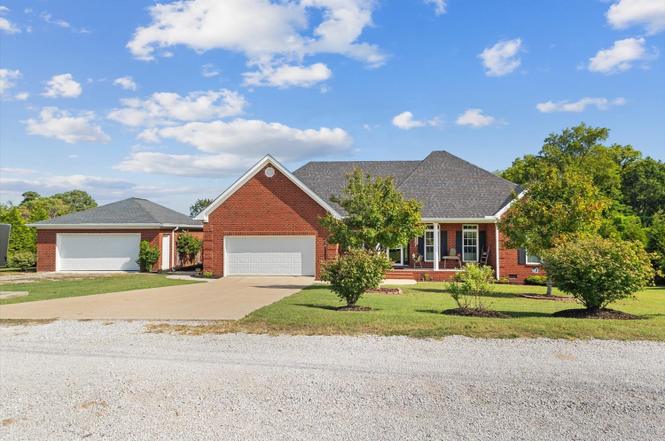 605 Compton Ln, Columbia, TN