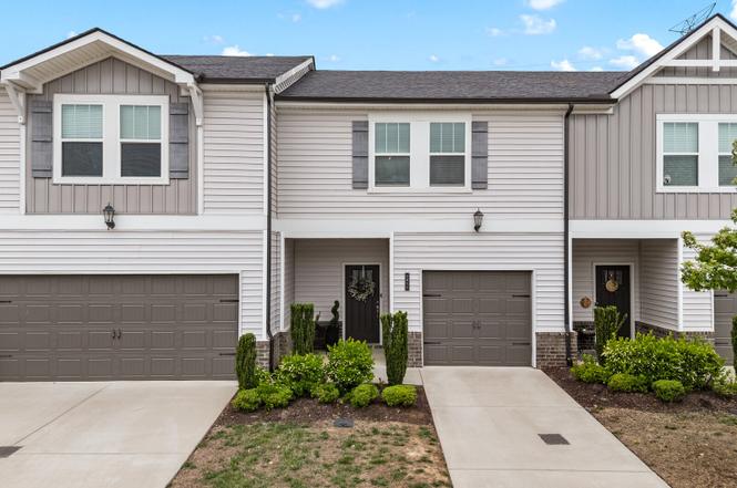1211 W End Station Dr, Lebanon, TN