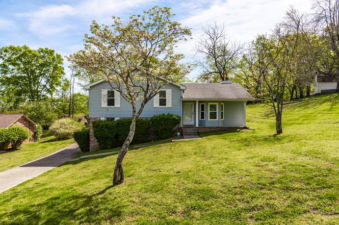 154 Lakeside Park Dr, Hendersonville, TN