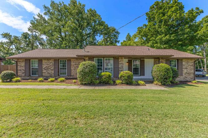 233 Iris Dr, Hendersonville, TN