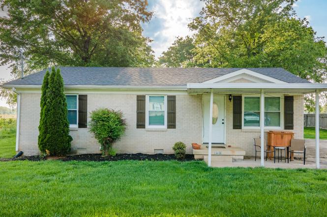 102 Lakeside Dr, Columbia, TN