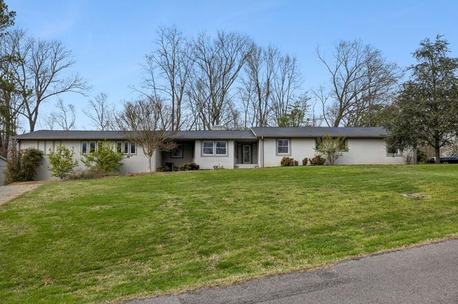 558 Chesterfield Dr, Clarksville, TN