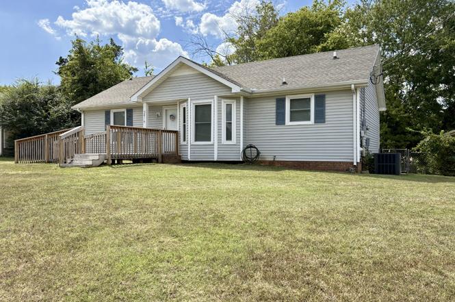 2816 Summertree Ln, Clarksville, TN