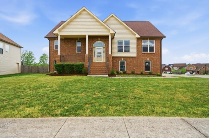 1700 Winterhaven Ct, Clarksville, TN