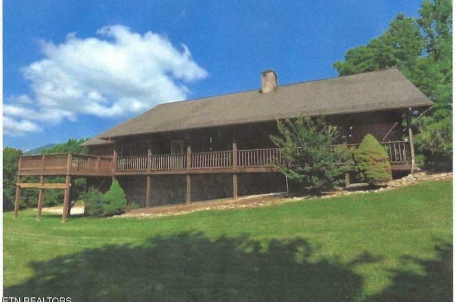 1425 Nicoha Blvd, Sevierville, TN