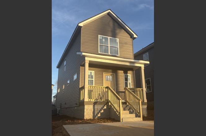 877 Dogwood Trl, Clarksville, TN