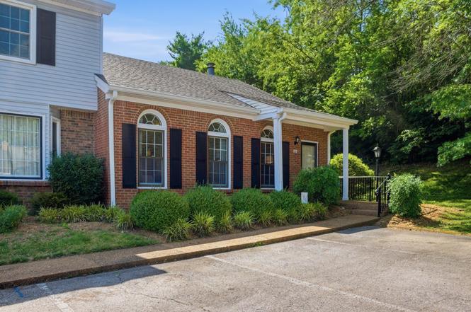 2131 Benton Hall Ct, Columbia, TN