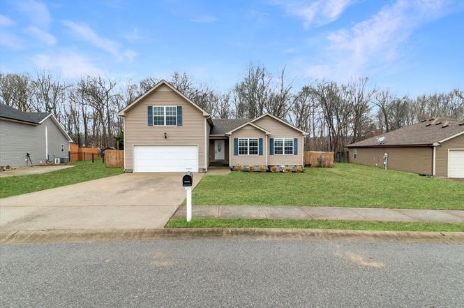 1176 Freedom Dr, Clarksville, TN