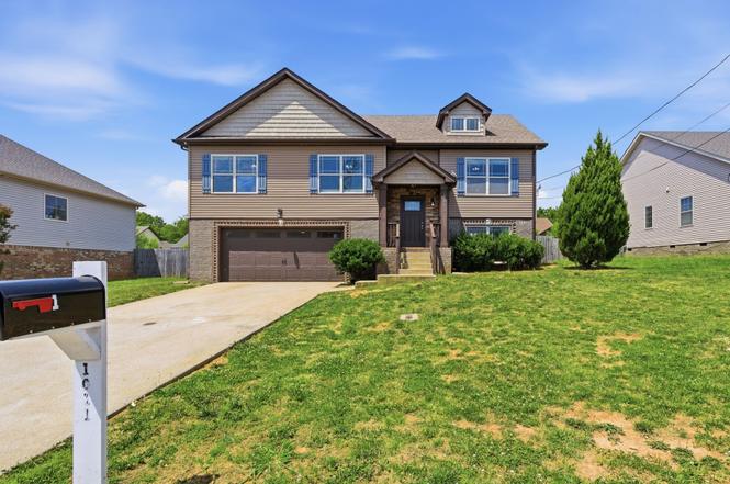 1011 Sunrise Dr, Clarksville, TN