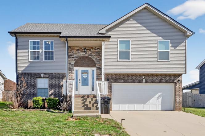 1049 Charles Thomas Dr, Clarksville, TN