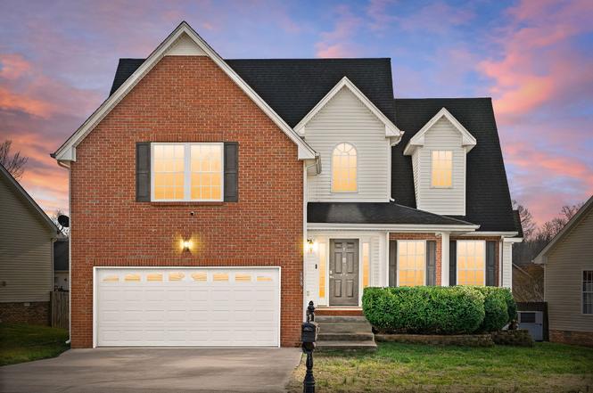 688 Foxfield Dr, Clarksville, TN