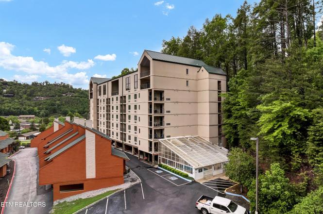 413 Baskins Creek Rd #205, Gatlinburg, TN