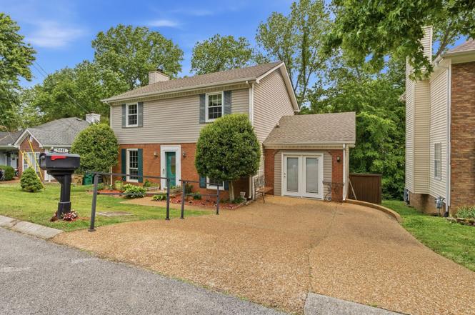 5141 English Village Dr, Nashville, TN