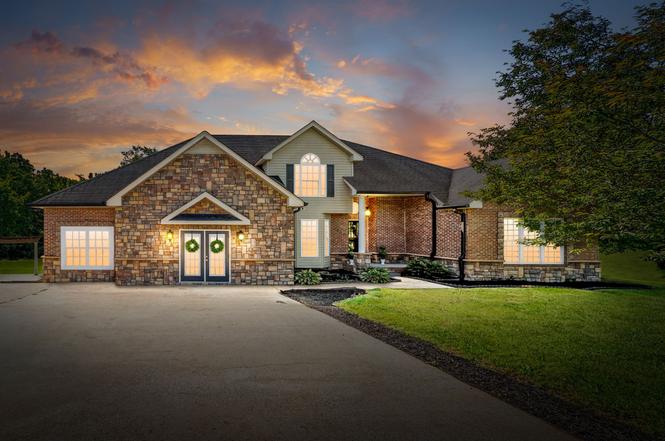 1365 Norman Ln, Clarksville, TN