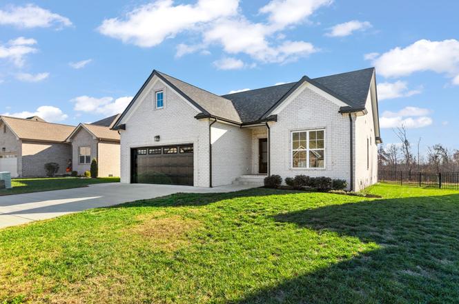 824 Brown Swiss Ct, Clarksville, TN