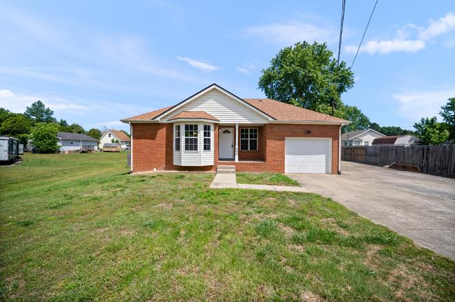 593 Oak Valley Dr, Clarksville, TN