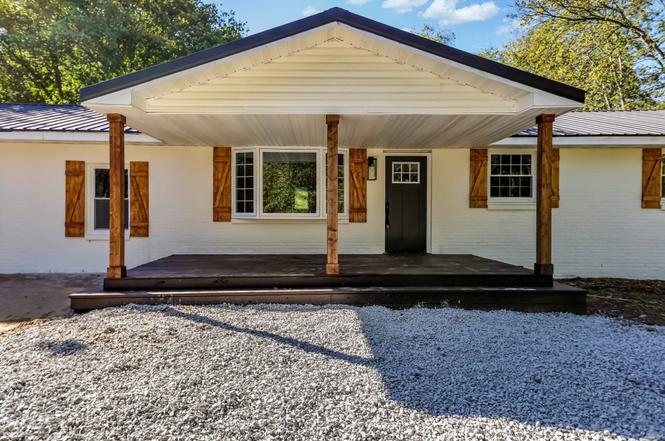 2054 Shelby Dr, Clarksville, TN