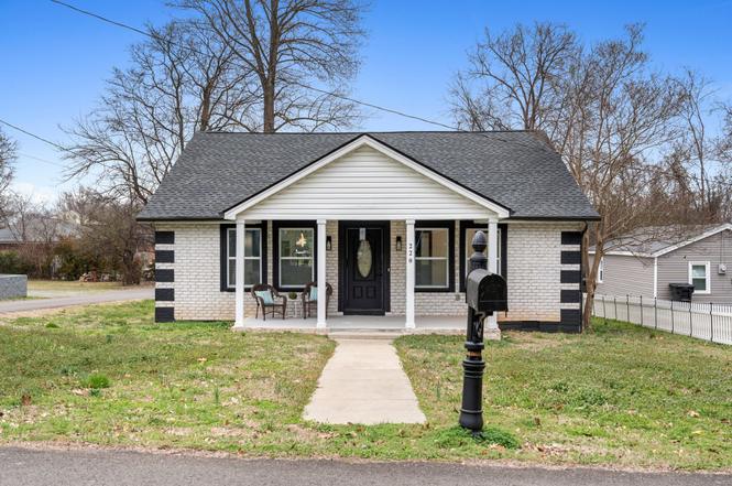 220 Chamberlain Dr, Murfreesboro, TN