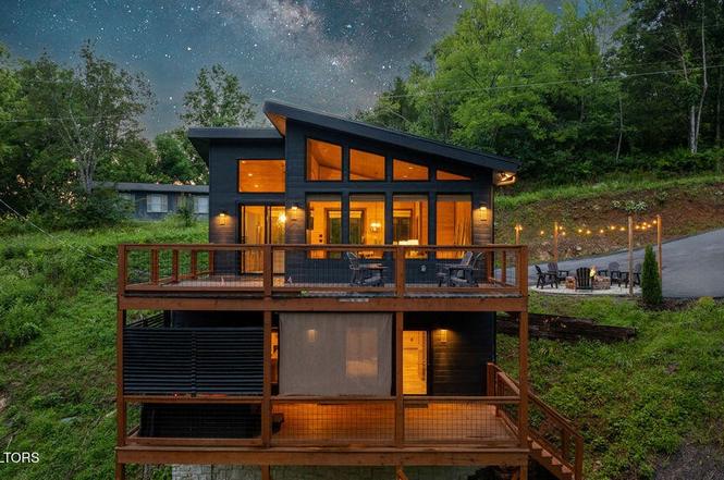 1514 Mountain Dr, Sevierville, TN