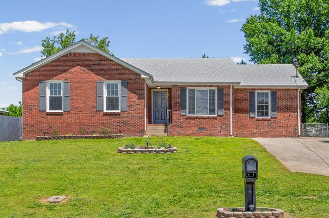 1409 Janet Way Dr, Clarksville, TN