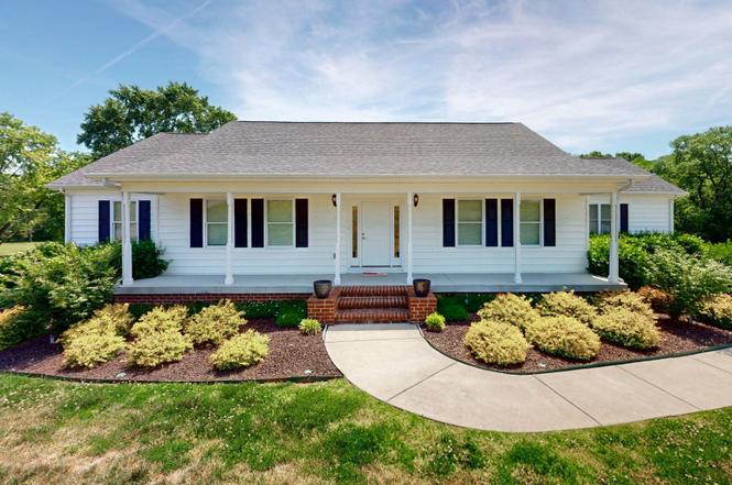 1909 Pointe Barton Dr, Lebanon, TN