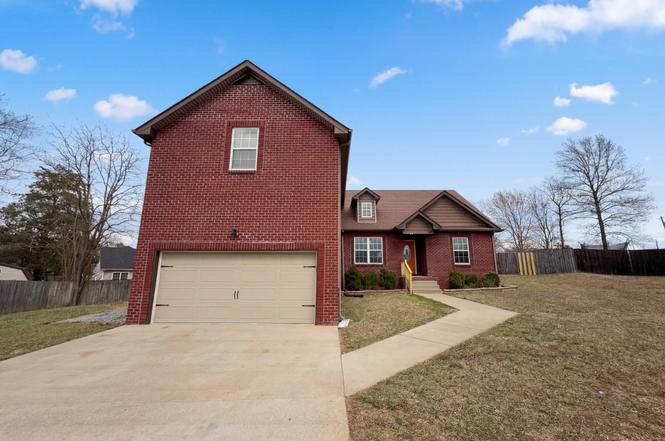 353 Chestnut Grove Ct, Clarksville, TN