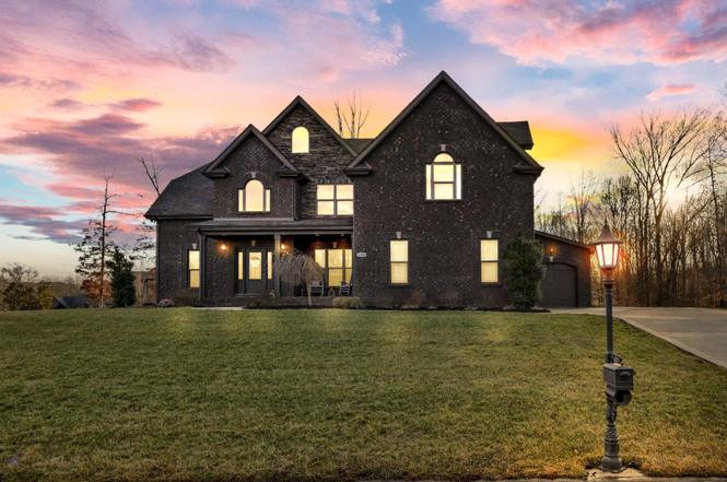 1180 Reda Dr, Clarksville, TN