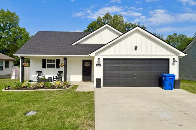 1457 Fredrick Dr, Clarksville, TN