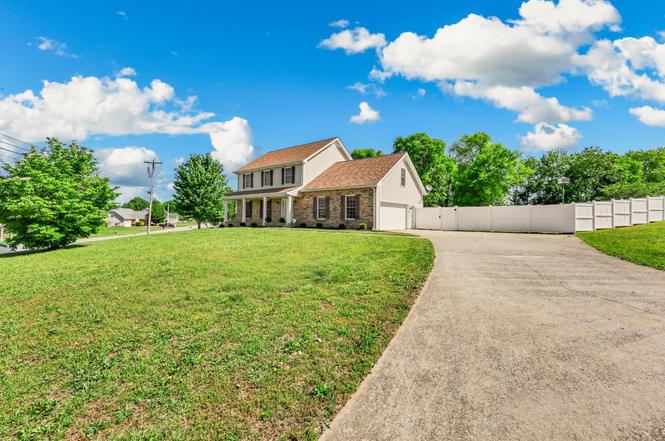 1121 Lucas Wayne Dr, Clarksville, TN