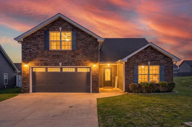 1044 Charles Thomas Dr, Clarksville, TN
