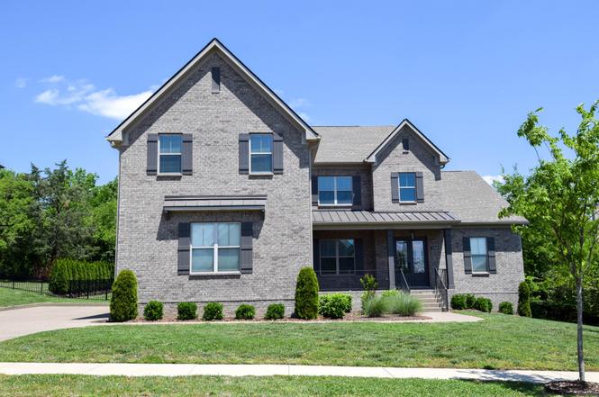 1002 Keeneland Dr, Gallatin, TN